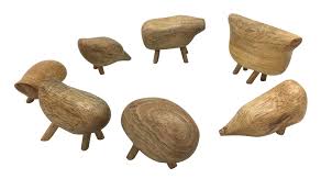 Animals de còdol en fusta de Mango